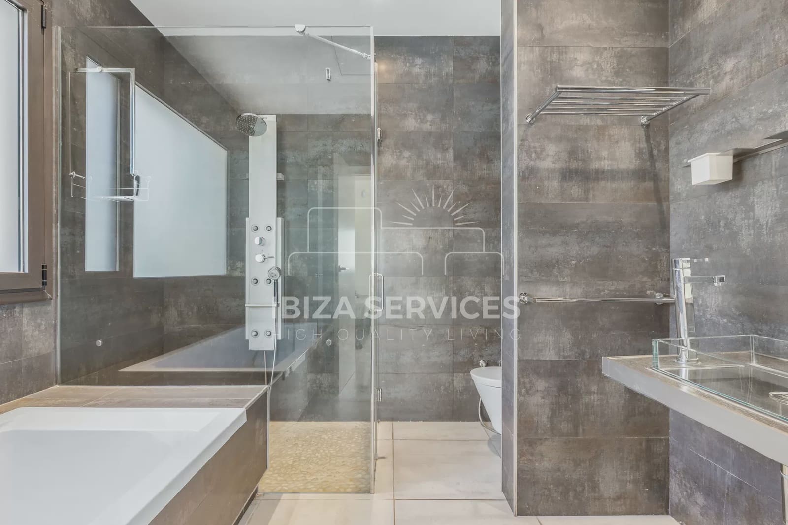 5 sypialnia Willa na kwatery wakacyjne w Talamanca z basenem garażem - 14 406 € (Ref: 8659707)