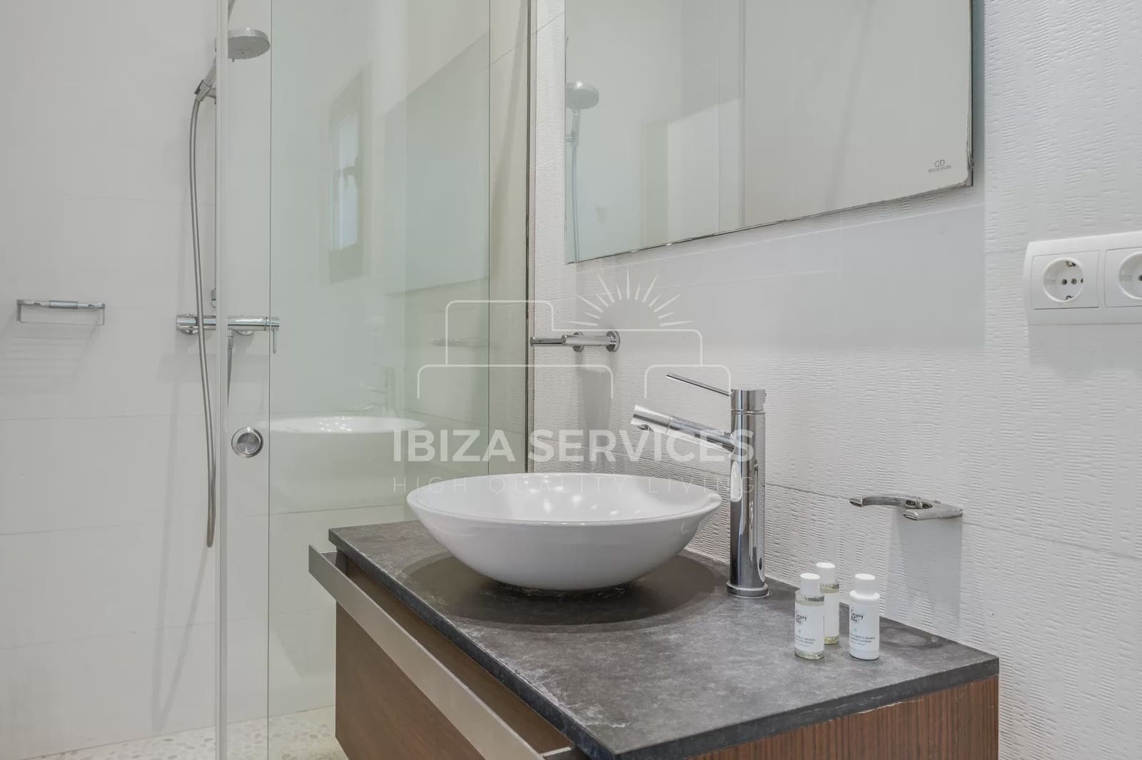 5 sypialnia Willa na kwatery wakacyjne w Talamanca z basenem garażem - 14 406 € (Ref: 8659707)