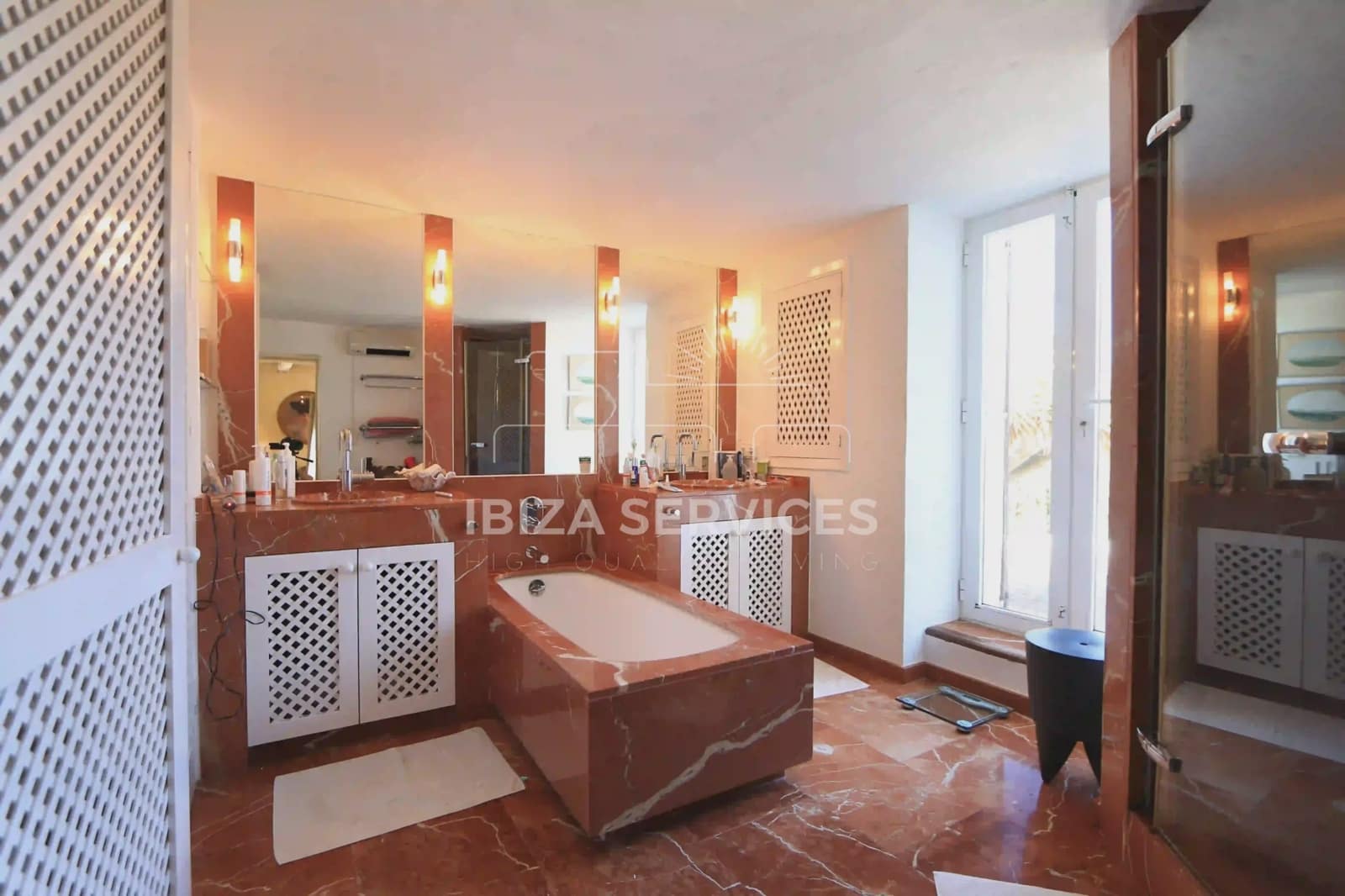 7 soveværelse Finca/Landehus til salg i Santa Eulalia / Santa Eularia med garage - € 4.350.000 (Ref: 8659710)