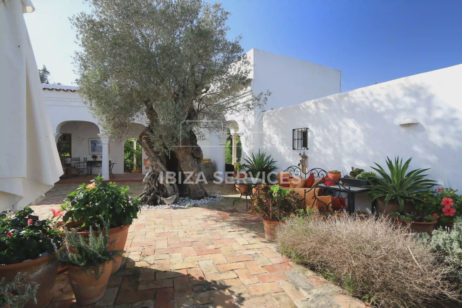 7 soveværelse Finca/Landehus til salg i Santa Eulalia / Santa Eularia med garage - € 4.350.000 (Ref: 8659710)