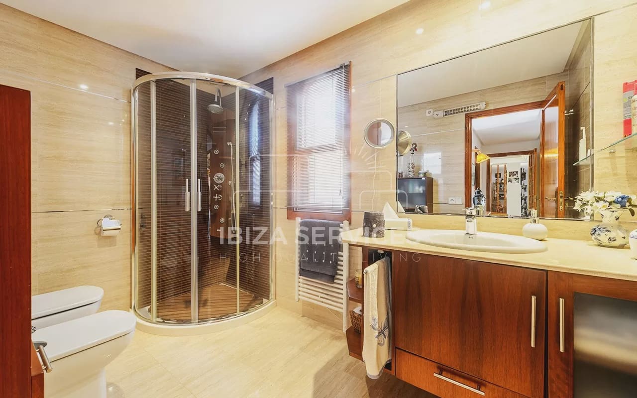 6 bedroom Villa for sale in Ibiza / Eivissa town with pool garage - € 2,690,000 (Ref: 8659711)