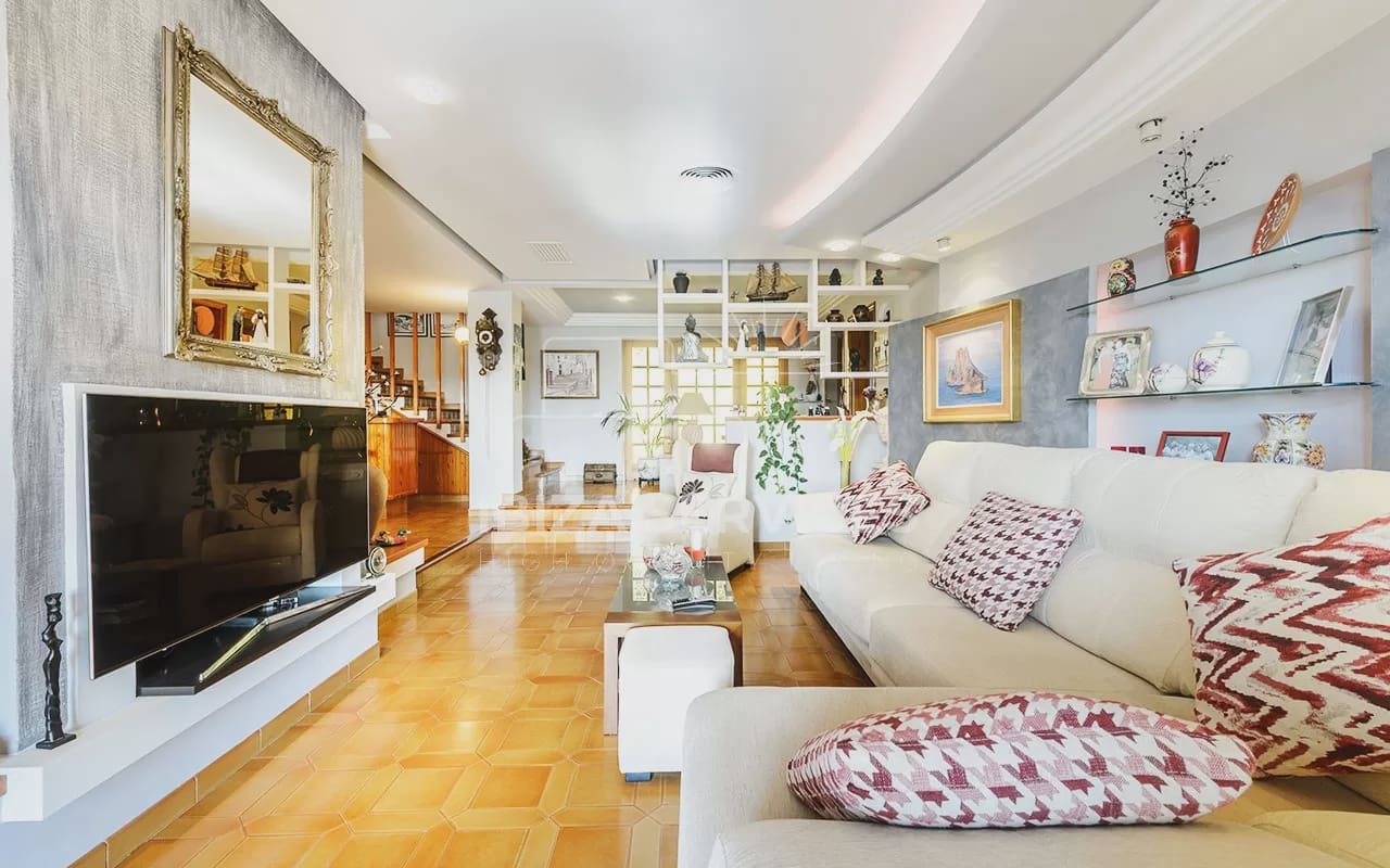 6 bedroom Villa for sale in Ibiza / Eivissa town with pool garage - € 2,690,000 (Ref: 8659711)