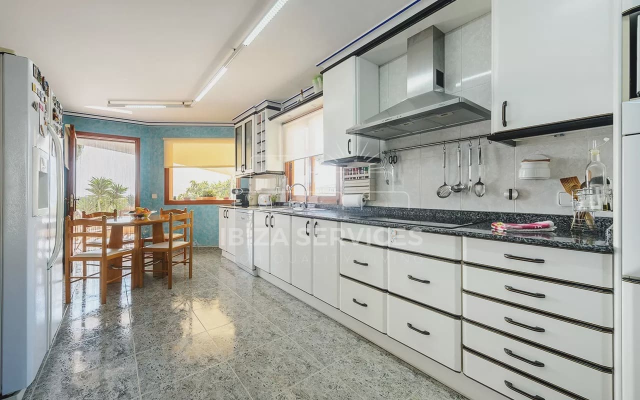 6 bedroom Villa for sale in Ibiza / Eivissa town with pool garage - € 2,690,000 (Ref: 8659711)