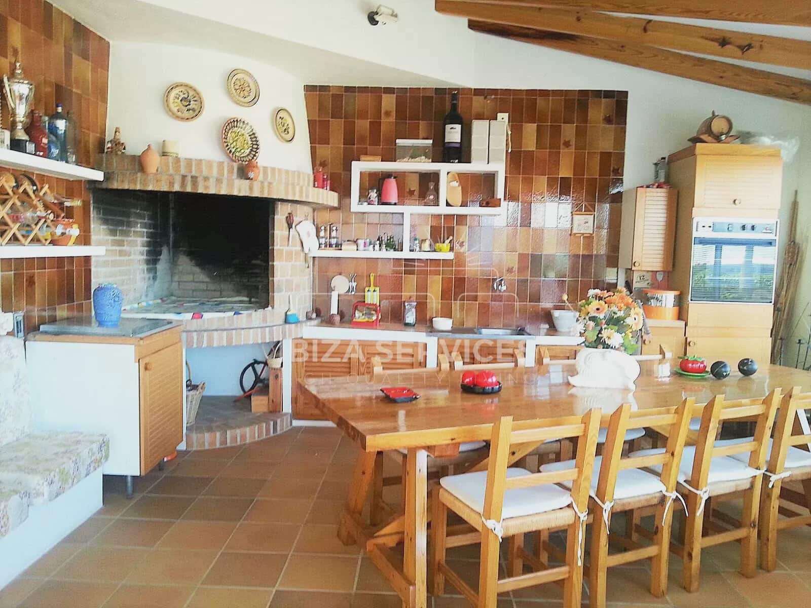 6 bedroom Villa for sale in Ibiza / Eivissa town with pool garage - € 2,690,000 (Ref: 8659711)