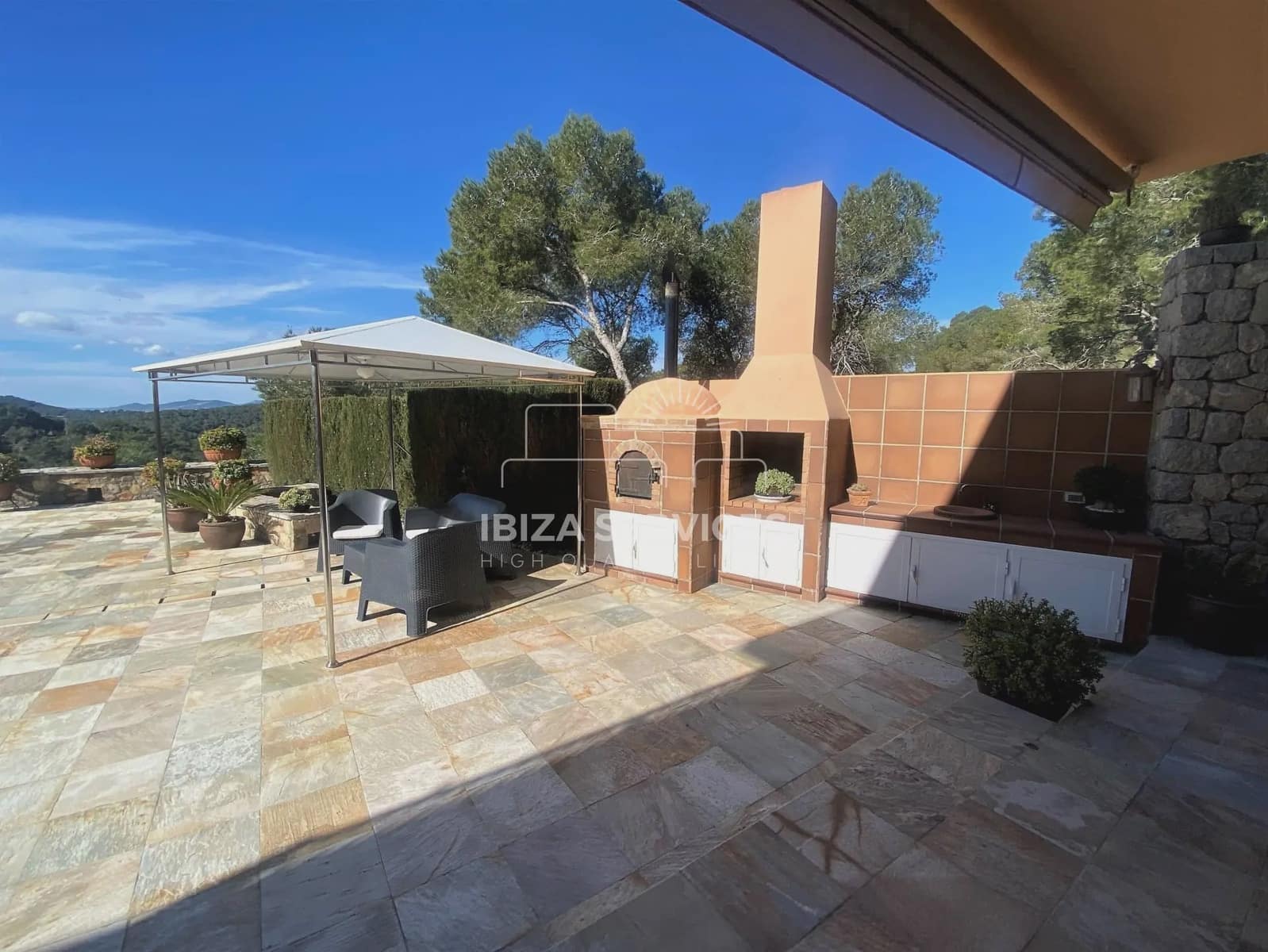 3 soveværelse Villa til salg i Roca Llisa med swimmingpool garage - € 2.595.000 (Ref: 8659727)