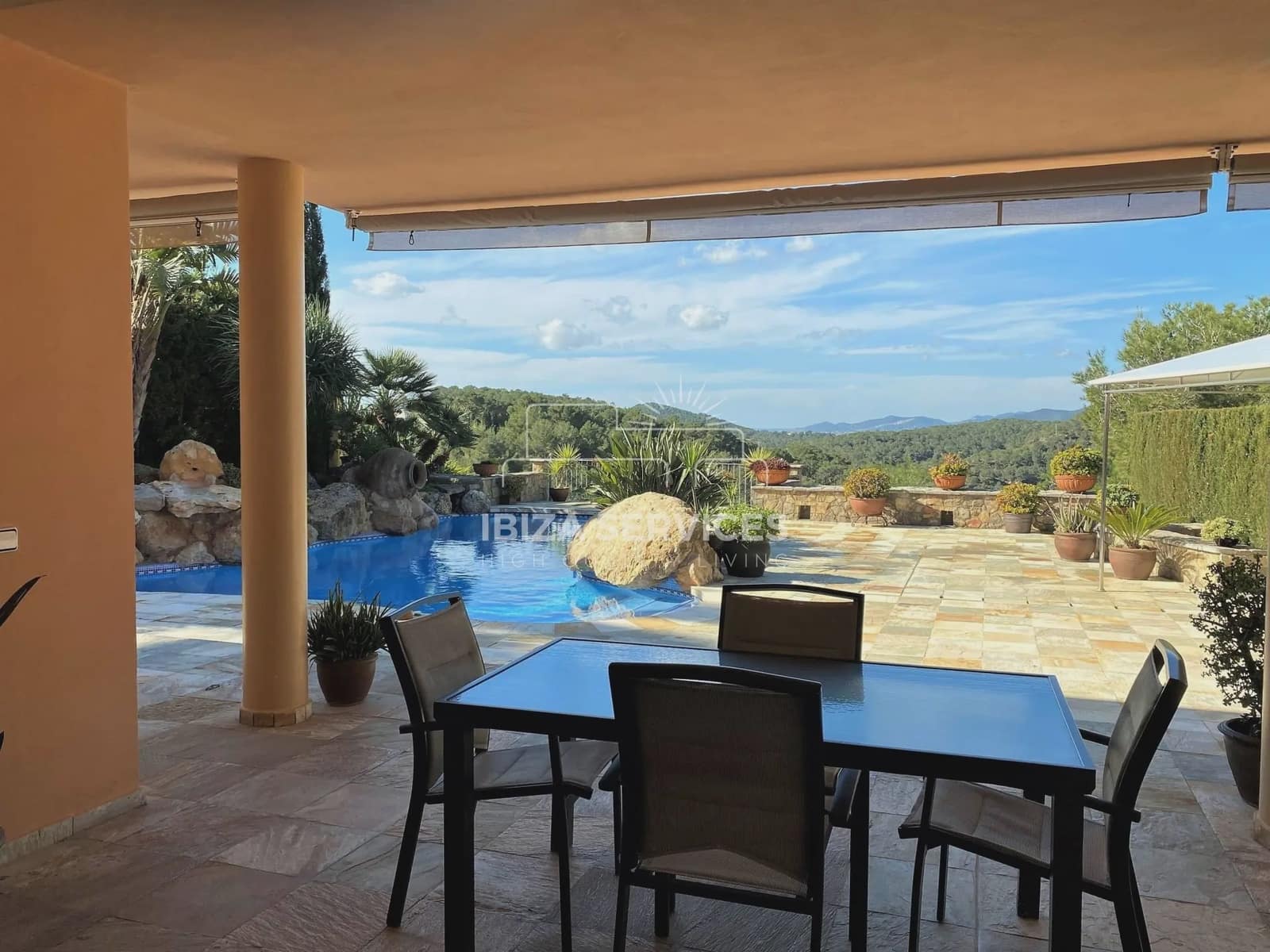 3 soveværelse Villa til salg i Roca Llisa med swimmingpool garage - € 2.595.000 (Ref: 8659727)