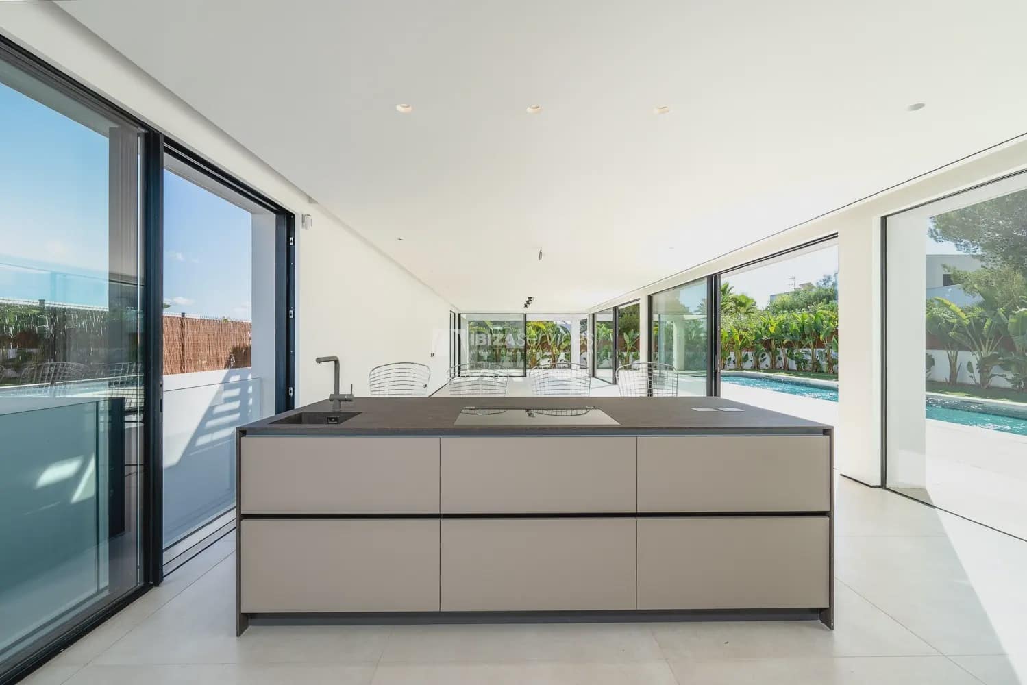 4 slaapkamer Villa te koop in Sant Agusti des Vedra met zwembad garage - € 3.550.000 (Ref: 8659731)