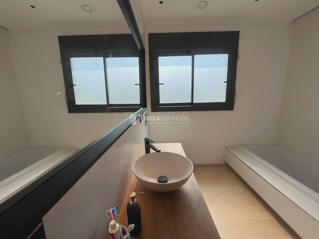 3 soveværelse Villa til salg i Nuestra Senora de Jesus med swimmingpool garage - € 1.695.000 (Ref: 8659735)