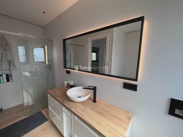 3 soverom Villa til salgs i Nuestra Señora de Jesus, Santa Eulalia / Santa Eularia med svømmebasseng garasje - € 1 695 000 (Ref: 8659735)