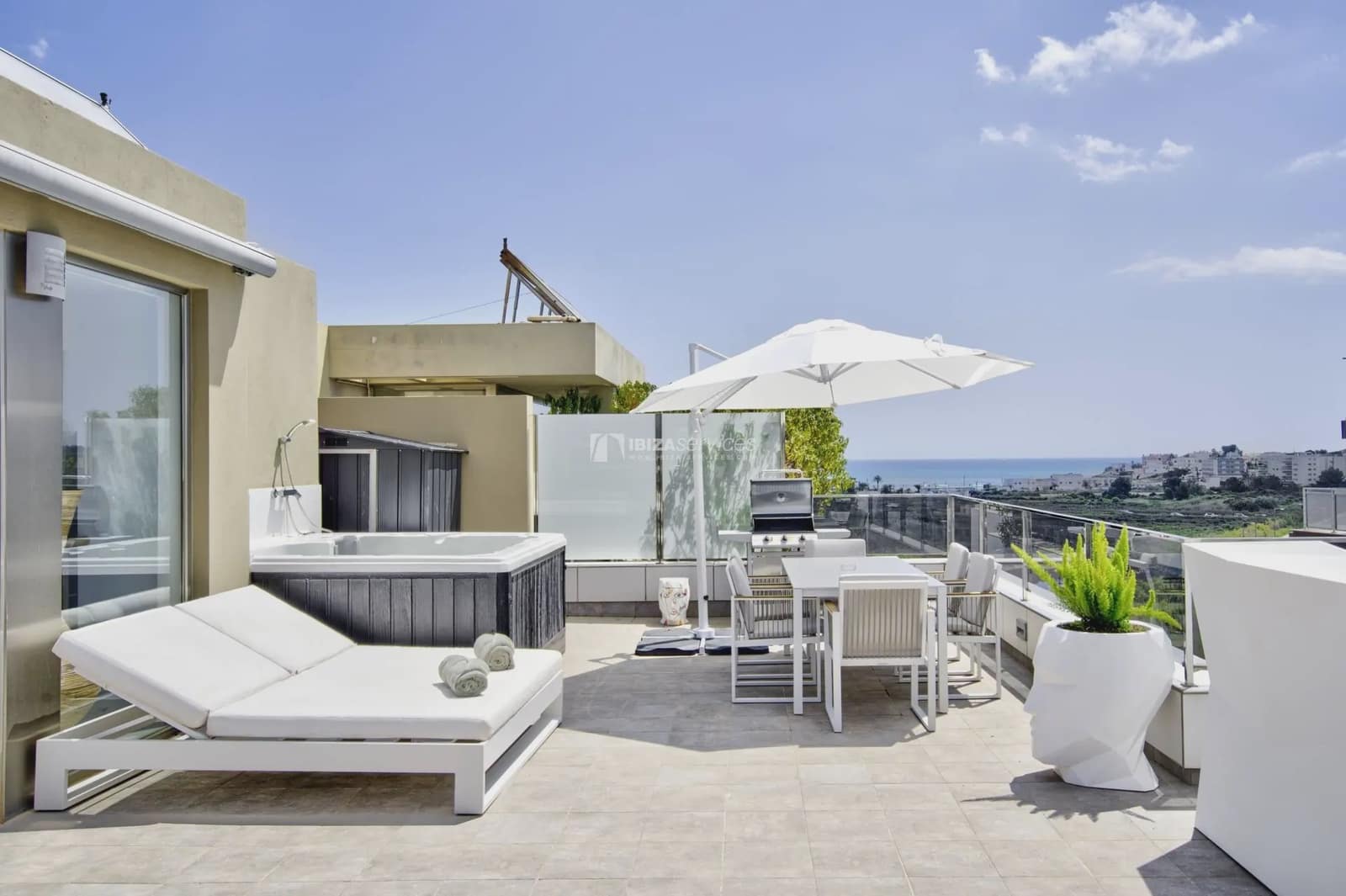 3 soverom Leilighet til leie i Ibiza by med svømmebasseng garasje - € 7 583 (Ref: 8659739)