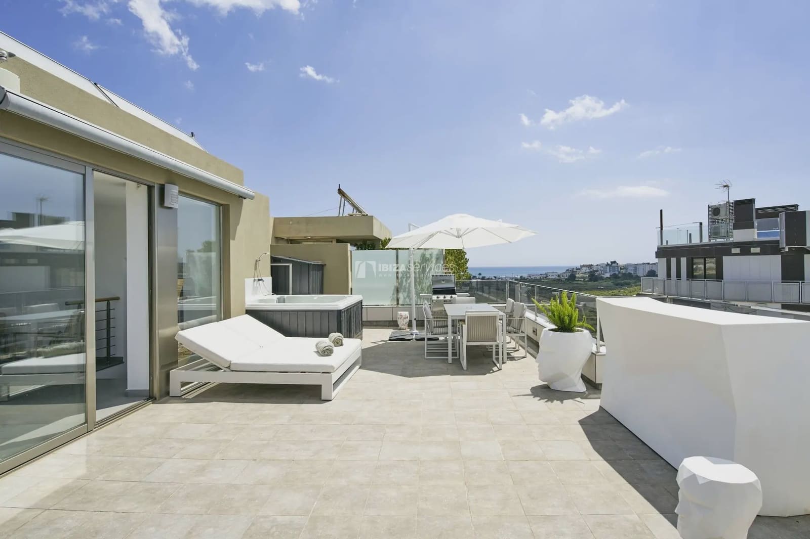 3 soverom Leilighet til leie i Ibiza by med svømmebasseng garasje - € 7 583 (Ref: 8659739)