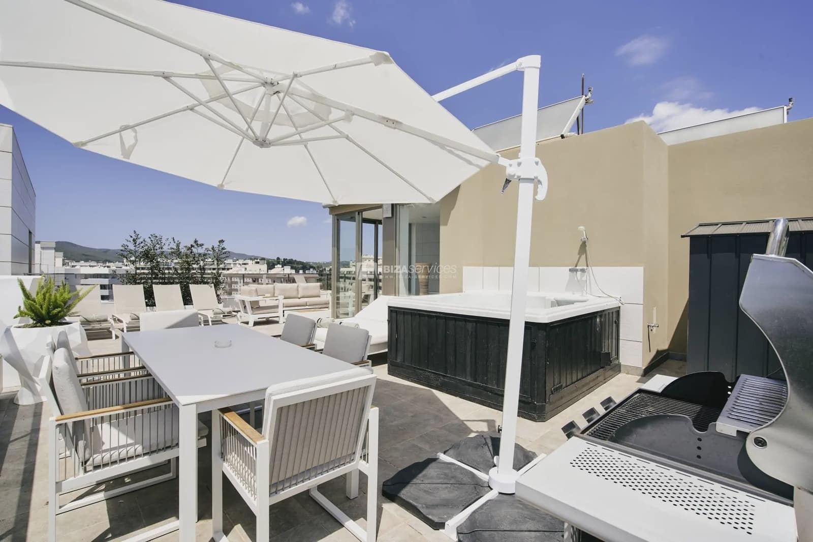 3 soverom Leilighet til leie i Ibiza by med svømmebasseng garasje - € 7 583 (Ref: 8659739)