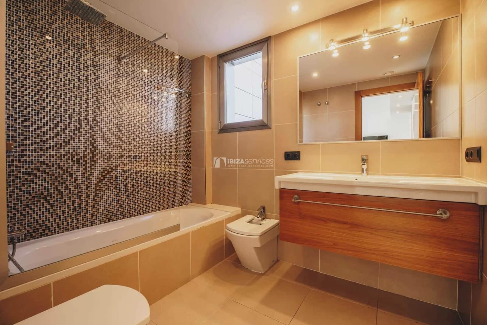 3 soverom Leilighet til leie i Ibiza by med svømmebasseng garasje - € 7 583 (Ref: 8659739)