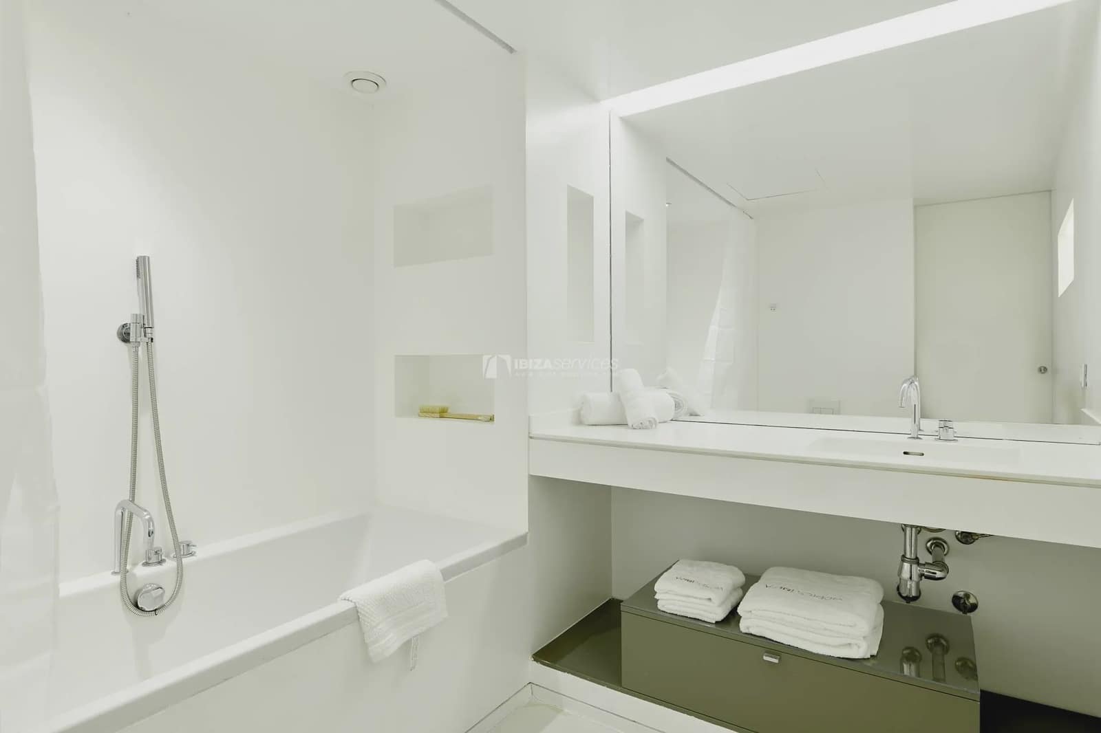 Appartement de 2 chambres à louer à Ibiza ville avec piscine garage - 6 750 € (Ref: 8659746)