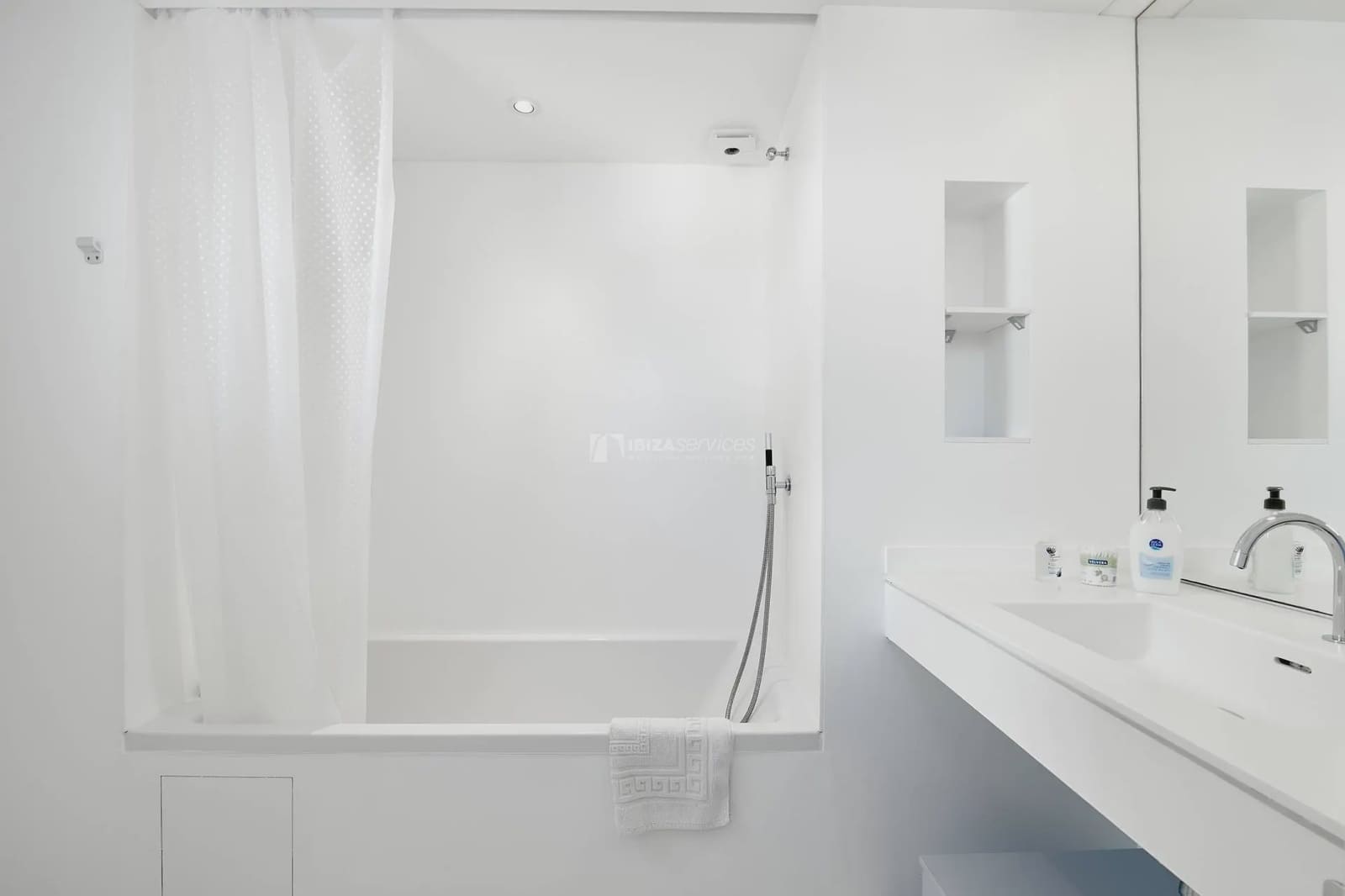 2 bedroom Apartment for sale in Ibiza / Eivissa town with pool garage - € 597,000 (Ref: 8659747)