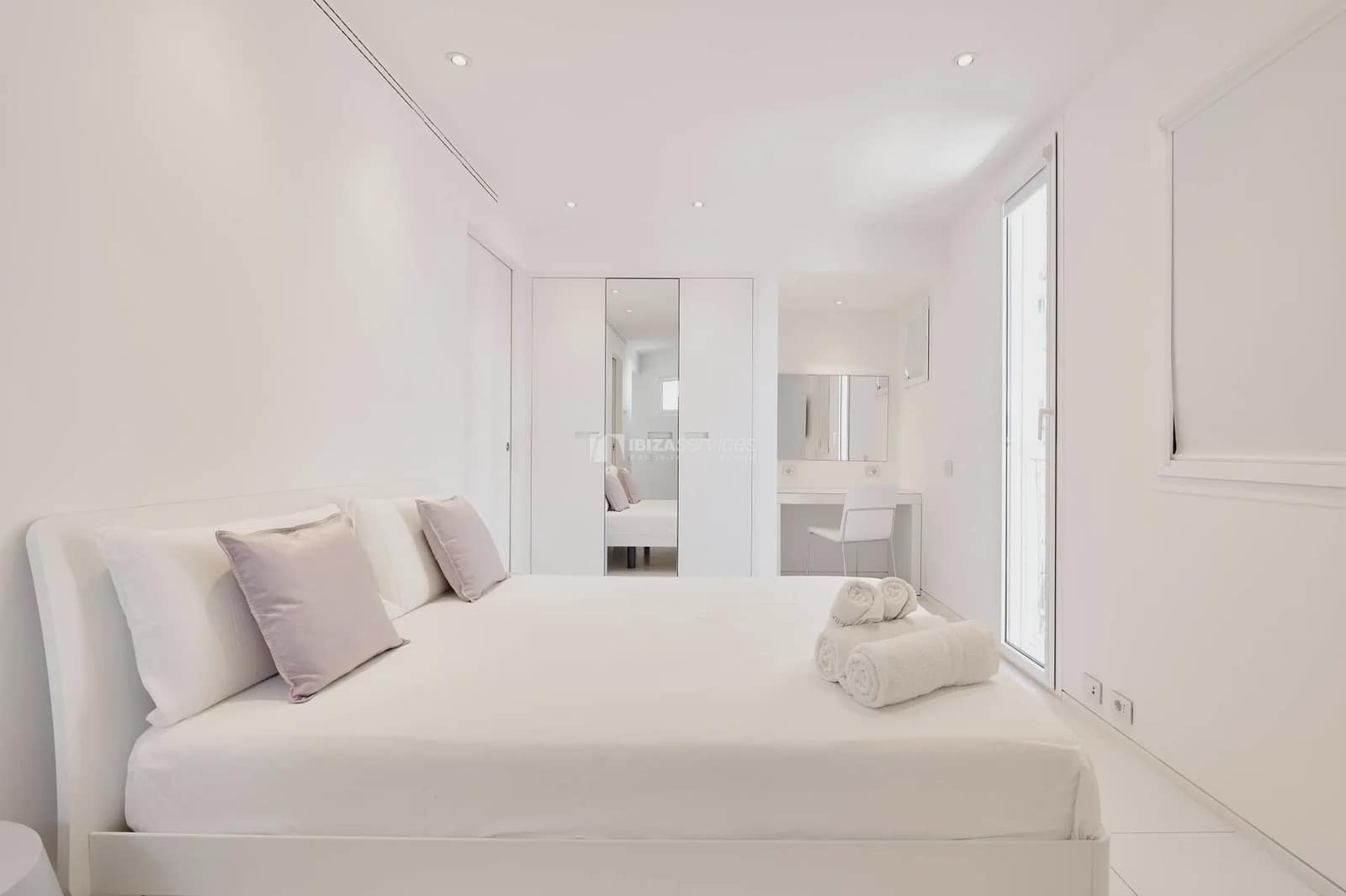 2 bedroom Apartment for sale in Ibiza / Eivissa town with pool garage - € 597,000 (Ref: 8659747)