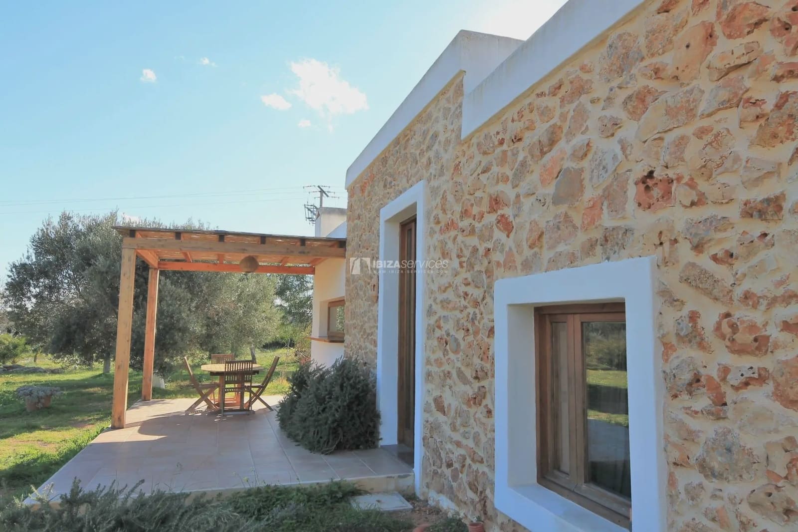 2 soverom Finca/Herregård til salgs i Sant Jordi de Ses Salines med svømmebasseng garasje - € 8 400 (Ref: 8659750)