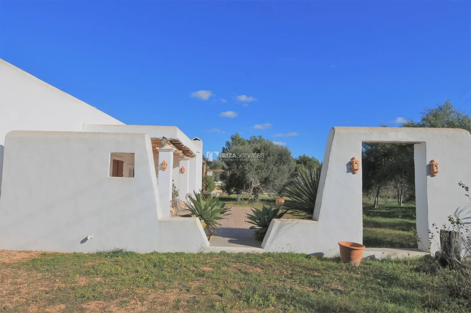 2 soverom Finca/Herregård til salgs i Sant Jordi de Ses Salines med svømmebasseng garasje - € 8 400 (Ref: 8659750)