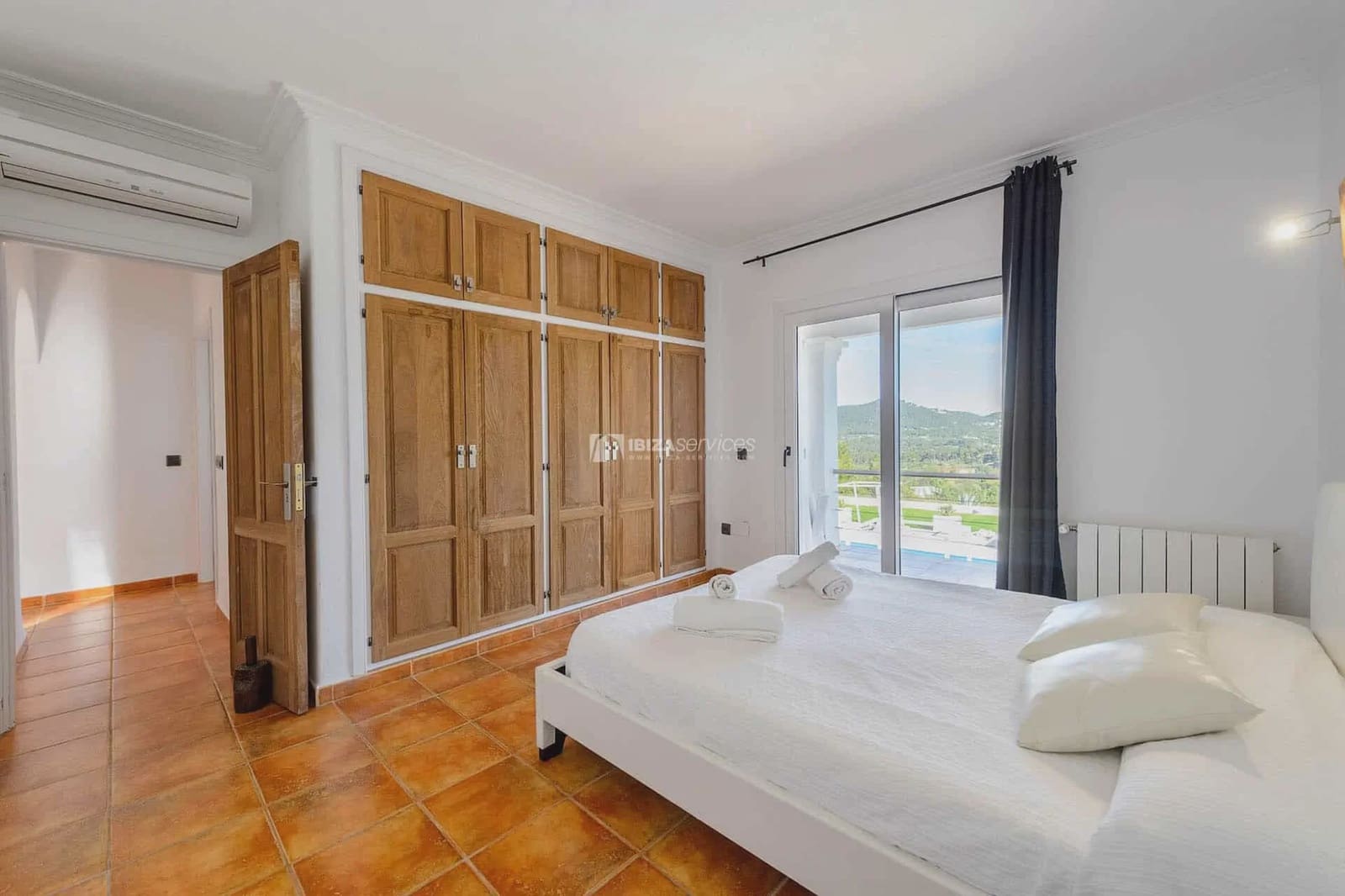 7 sypialnia Willa na kwatery wakacyjne w Santa Eulalia / Santa Eularia z basenem garażem - 6 006 € (Ref: 8659756)