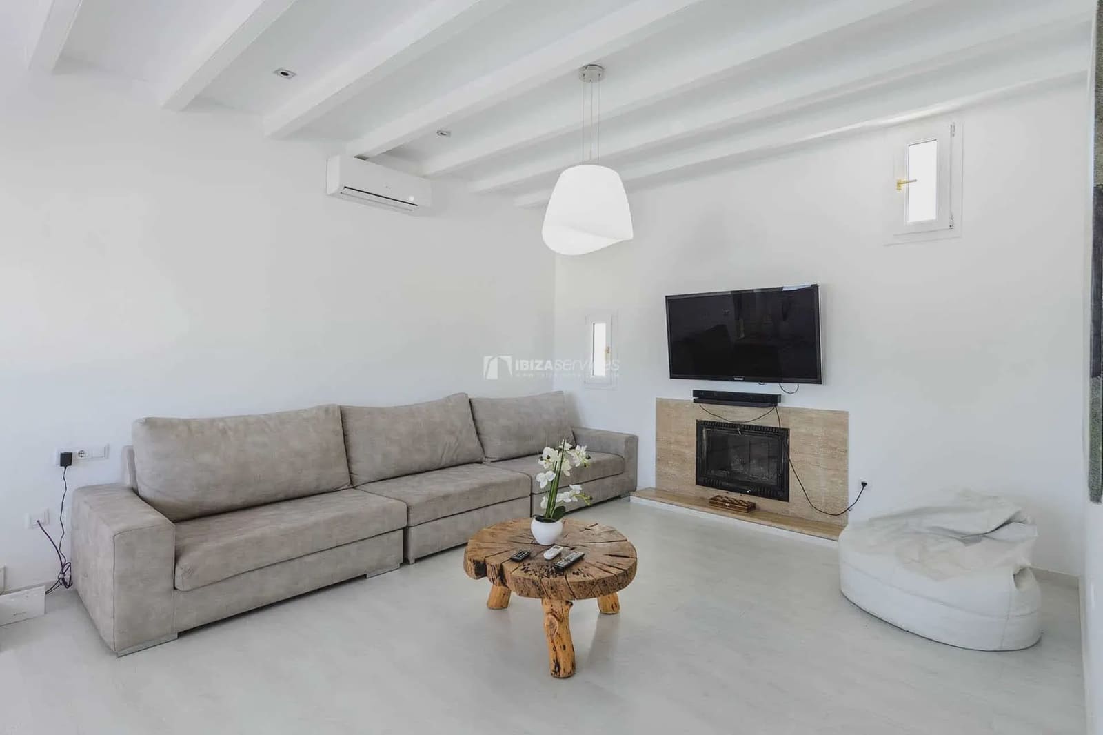 7 sypialnia Willa na kwatery wakacyjne w Santa Eulalia / Santa Eularia z basenem garażem - 6 006 € (Ref: 8659756)