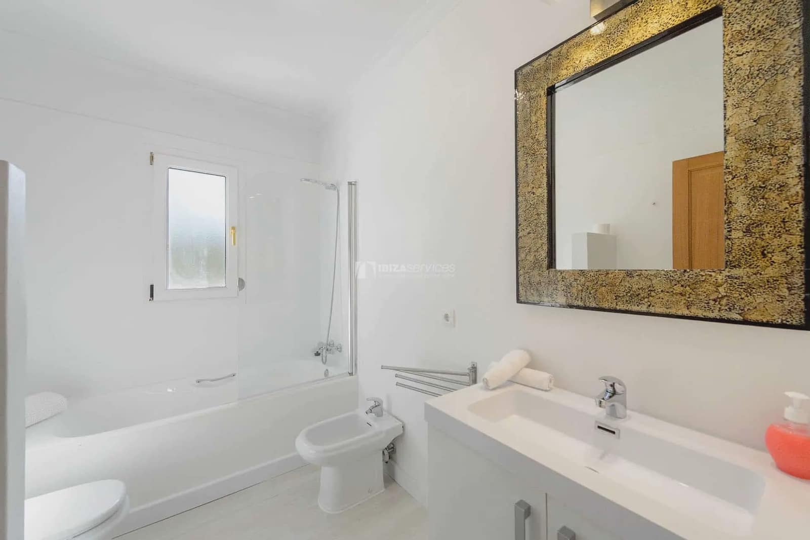 7 sypialnia Willa na kwatery wakacyjne w Santa Eulalia / Santa Eularia z basenem garażem - 6 006 € (Ref: 8659756)