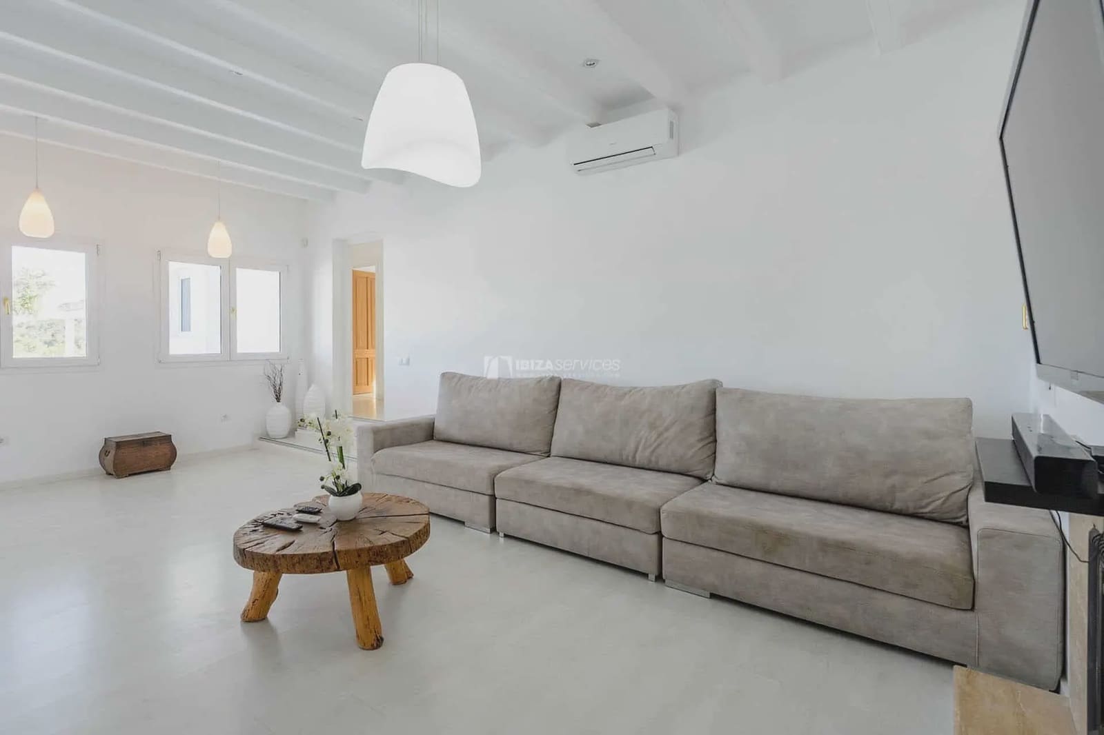 7 sypialnia Willa na kwatery wakacyjne w Santa Eulalia / Santa Eularia z basenem garażem - 6 006 € (Ref: 8659756)