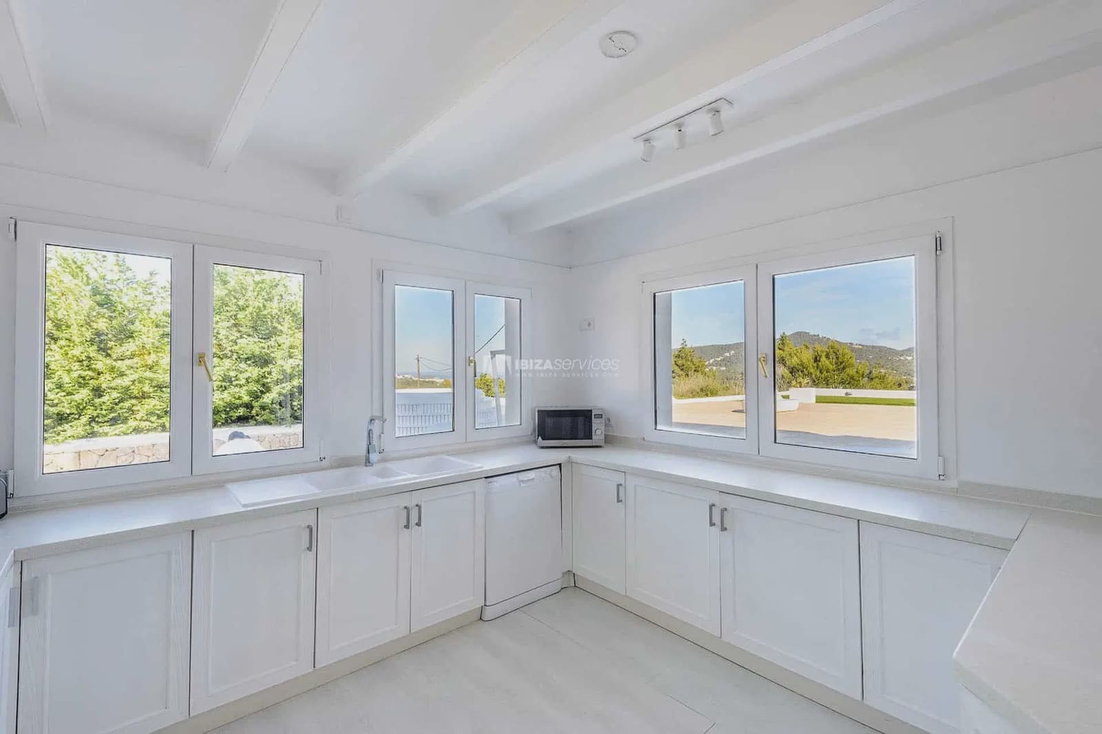 7 sypialnia Willa na kwatery wakacyjne w Santa Eulalia / Santa Eularia z basenem garażem - 6 006 € (Ref: 8659756)