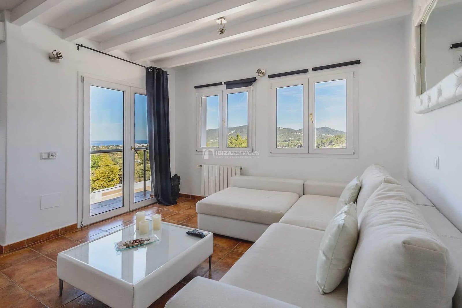 7 sypialnia Willa na kwatery wakacyjne w Santa Eulalia / Santa Eularia z basenem garażem - 6 006 € (Ref: 8659756)