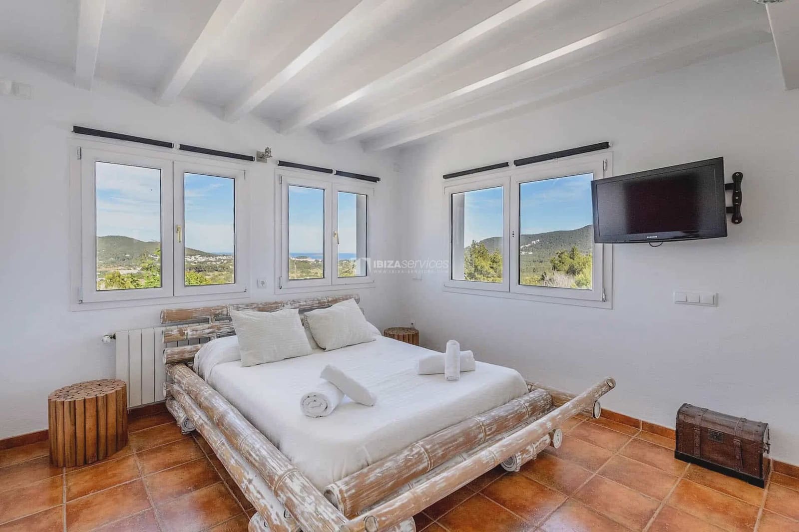 7 sypialnia Willa na kwatery wakacyjne w Santa Eulalia / Santa Eularia z basenem garażem - 6 006 € (Ref: 8659756)