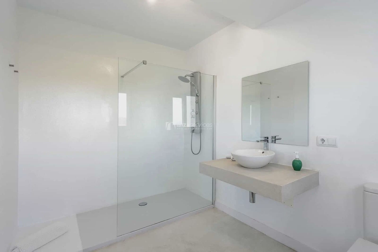 7 sypialnia Willa na kwatery wakacyjne w Santa Eulalia / Santa Eularia z basenem garażem - 6 006 € (Ref: 8659756)