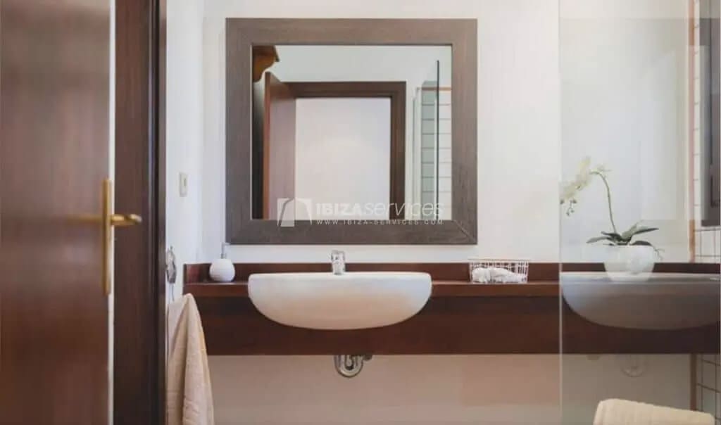   2 soveværelse   ferieVilla i Es Cubells   med   swimmingpool  garage  - € 3.745 (Ref: 8659757)