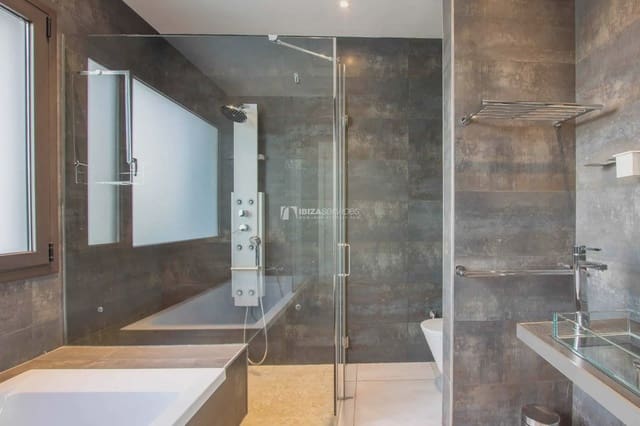 Chalet de 5 habitaciones en Talamanca, Ibiza / Eivissa ciudad en alquiler vacacional con piscina garaje - 7.980 € (Ref: 8659758)