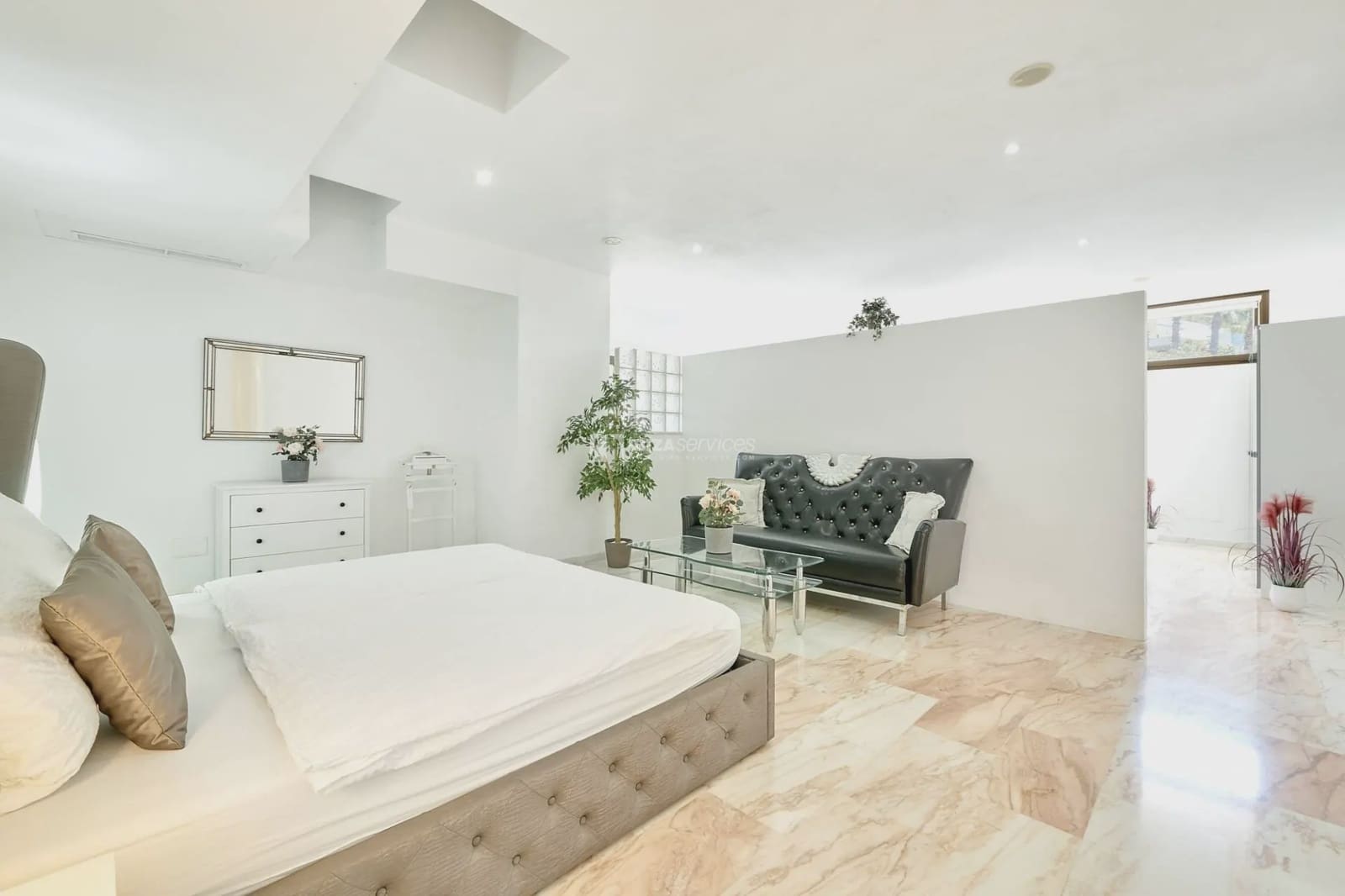   8 soveværelse   ferieVilla i Santa Eulalia / Santa Eularia   med   swimmingpool  garage  - € 16.800 (Ref: 8659762)