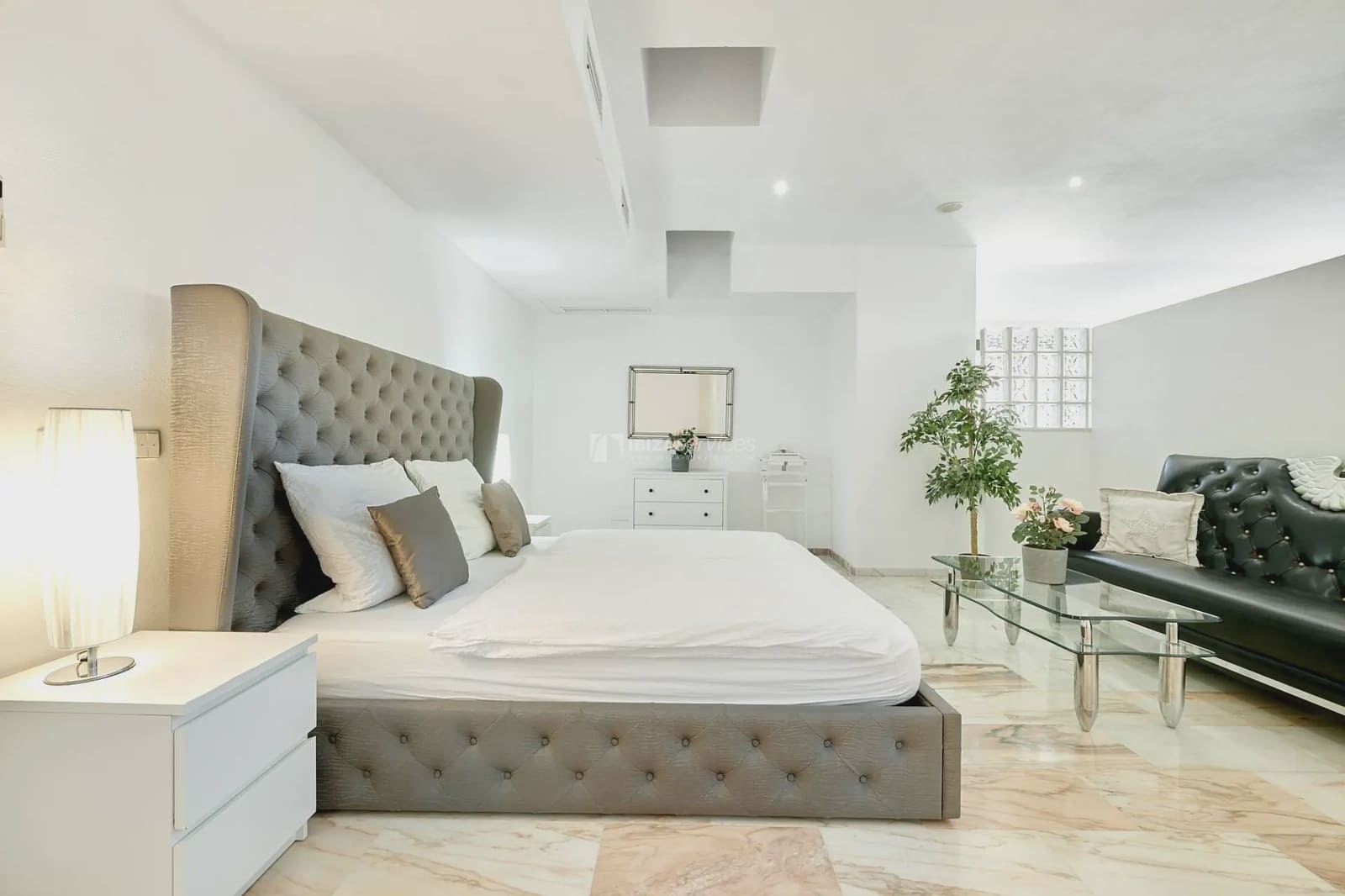   8 soveværelse   ferieVilla i Santa Eulalia / Santa Eularia   med   swimmingpool  garage  - € 16.800 (Ref: 8659762)