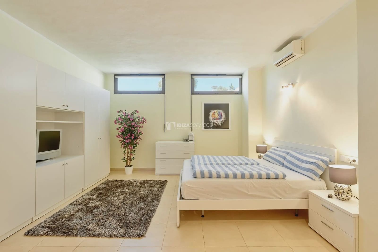   8 soveværelse   ferieVilla i Santa Eulalia / Santa Eularia   med   swimmingpool  garage  - € 16.800 (Ref: 8659762)