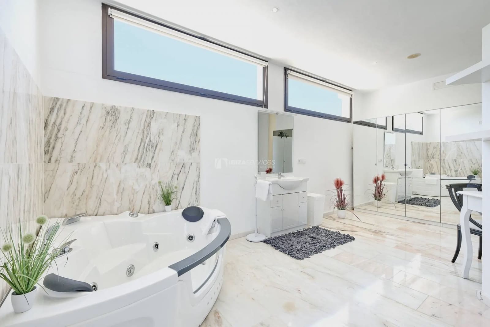   8 soveværelse   ferieVilla i Santa Eulalia / Santa Eularia   med   swimmingpool  garage  - € 16.800 (Ref: 8659762)