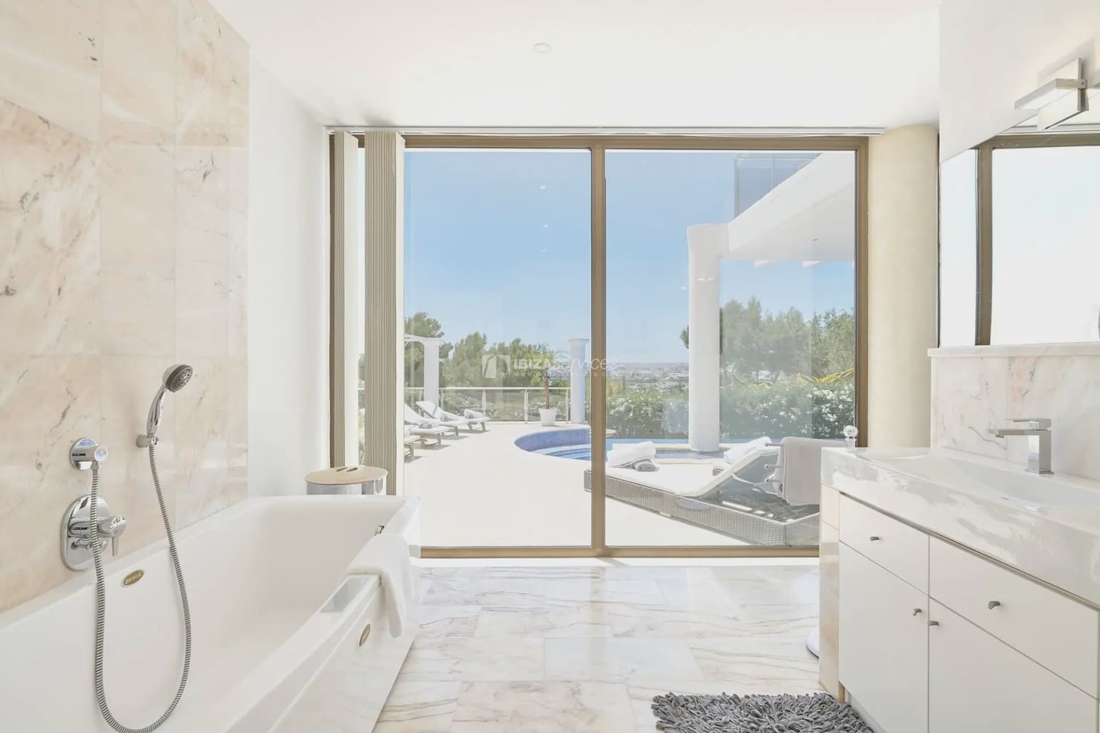   8 soveværelse   ferieVilla i Santa Eulalia / Santa Eularia   med   swimmingpool  garage  - € 16.800 (Ref: 8659762)