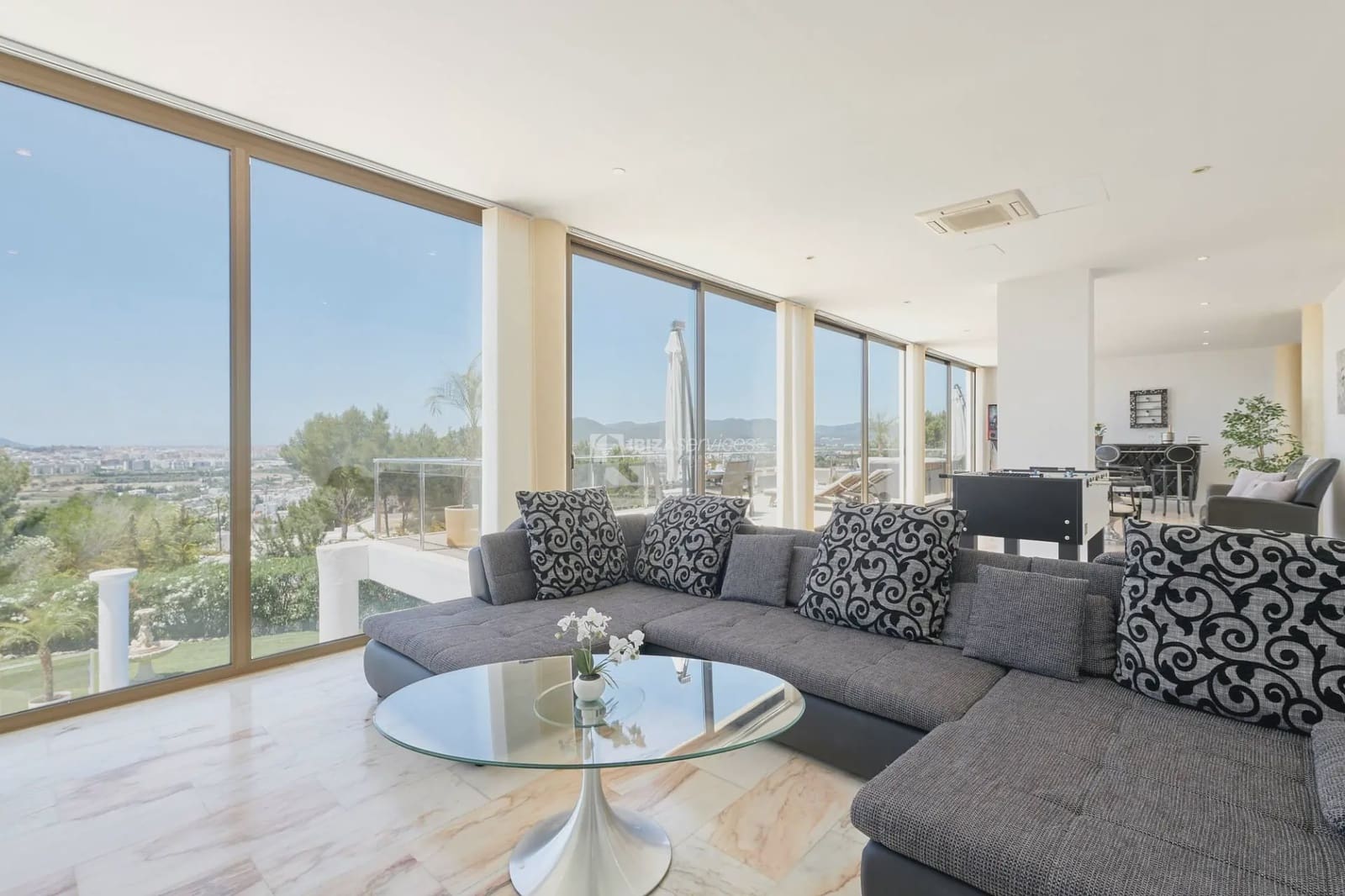   8 soveværelse   ferieVilla i Santa Eulalia / Santa Eularia   med   swimmingpool  garage  - € 16.800 (Ref: 8659762)