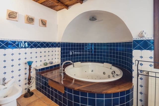 Chalet de 4 habitaciones en Nuestra Señora de Jesus, Santa Eulalia / Santa Eularia en alquiler vacacional con piscina garaje - 1.260 € (Ref: 8659764)