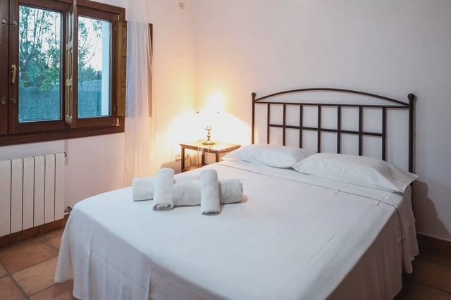 Chalet de 4 habitaciones en Nuestra Señora de Jesus, Santa Eulalia / Santa Eularia en alquiler vacacional con piscina garaje - 1.260 € (Ref: 8659764)