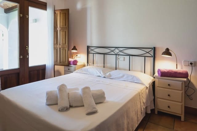 Chalet de 4 habitaciones en Nuestra Señora de Jesus, Santa Eulalia / Santa Eularia en alquiler vacacional con piscina garaje - 1.260 € (Ref: 8659764)