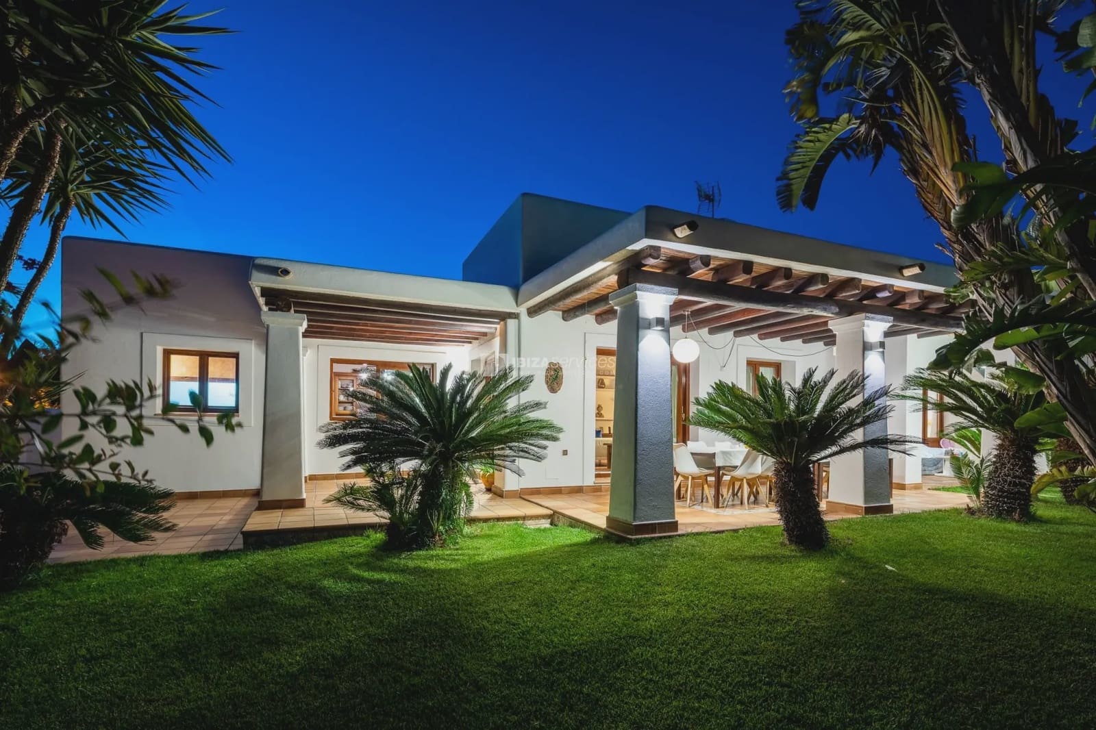 4 camera da letto Villa da affitare come casa vacanza in Nuestra Senora de Jesus con piscina garage - 1.260 € (Rif: 8659764)