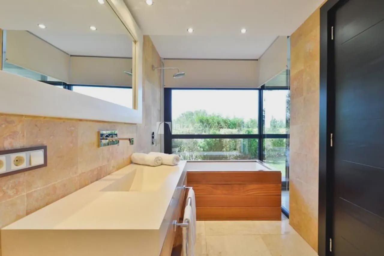 6 bedroom Villa for holiday rental in Can Furnet with pool garage - € 8,995 (Ref: 8659767)