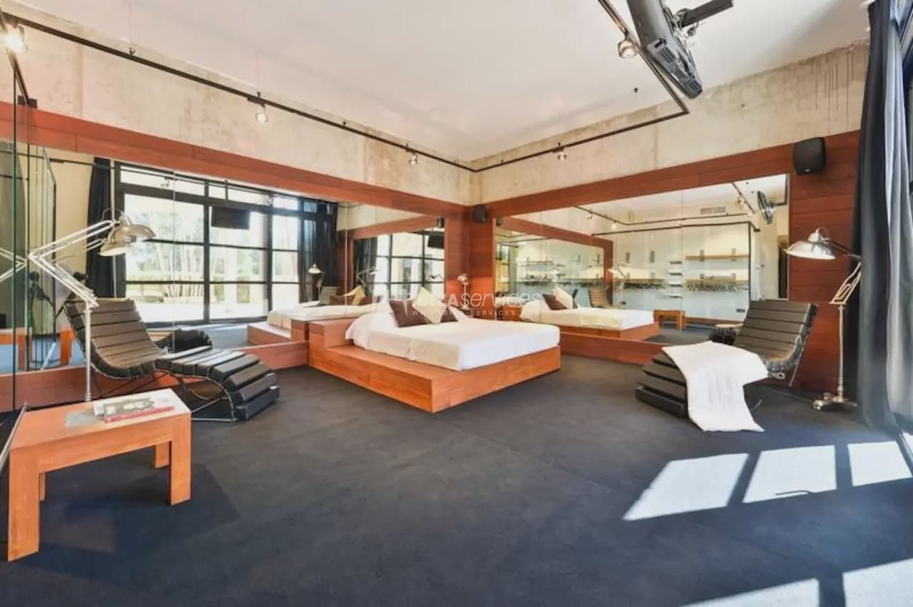 6 bedroom Villa for holiday rental in Can Furnet with pool garage - € 8,995 (Ref: 8659767)