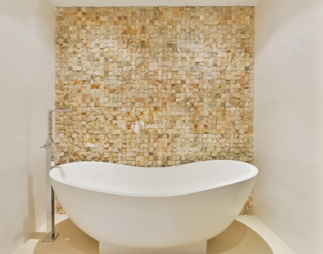 6 bedroom Villa for holiday rental in Can Furnet with pool garage - € 8,995 (Ref: 8659767)