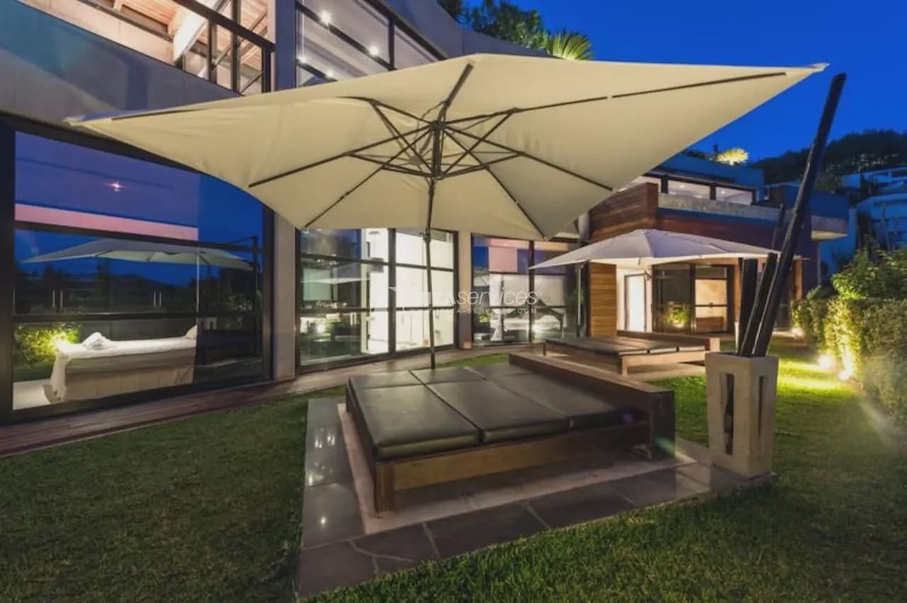 6 bedroom Villa for holiday rental in Can Furnet with pool garage - € 8,995 (Ref: 8659767)