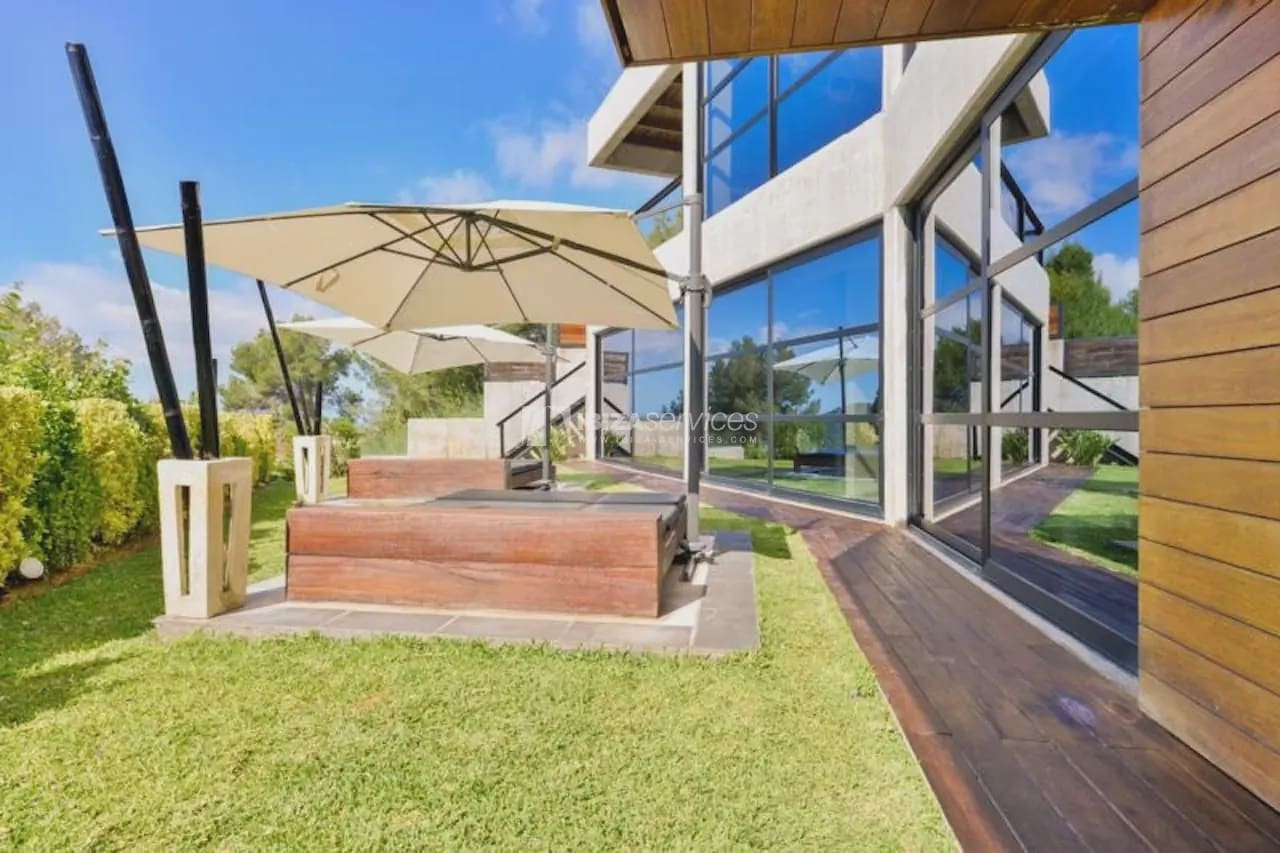 6 bedroom Villa for holiday rental in Can Furnet with pool garage - € 8,995 (Ref: 8659767)