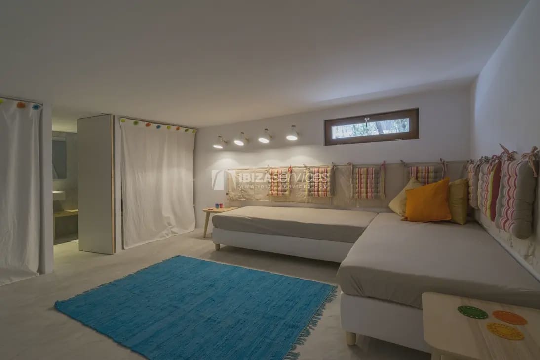   4 soveværelse   ferieVilla i Can Furnet   med   swimmingpool   - € 3.990 (Ref: 8659769)