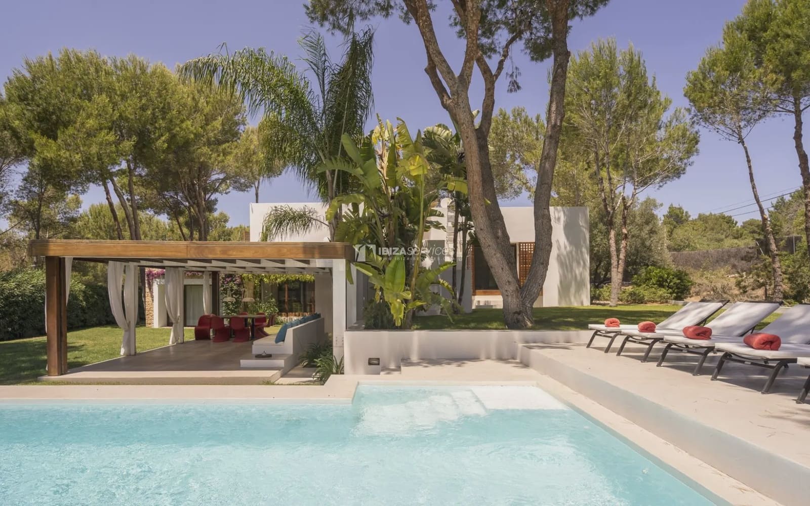   4 soveværelse   ferieVilla i Can Furnet   med   swimmingpool   - € 3.990 (Ref: 8659769)