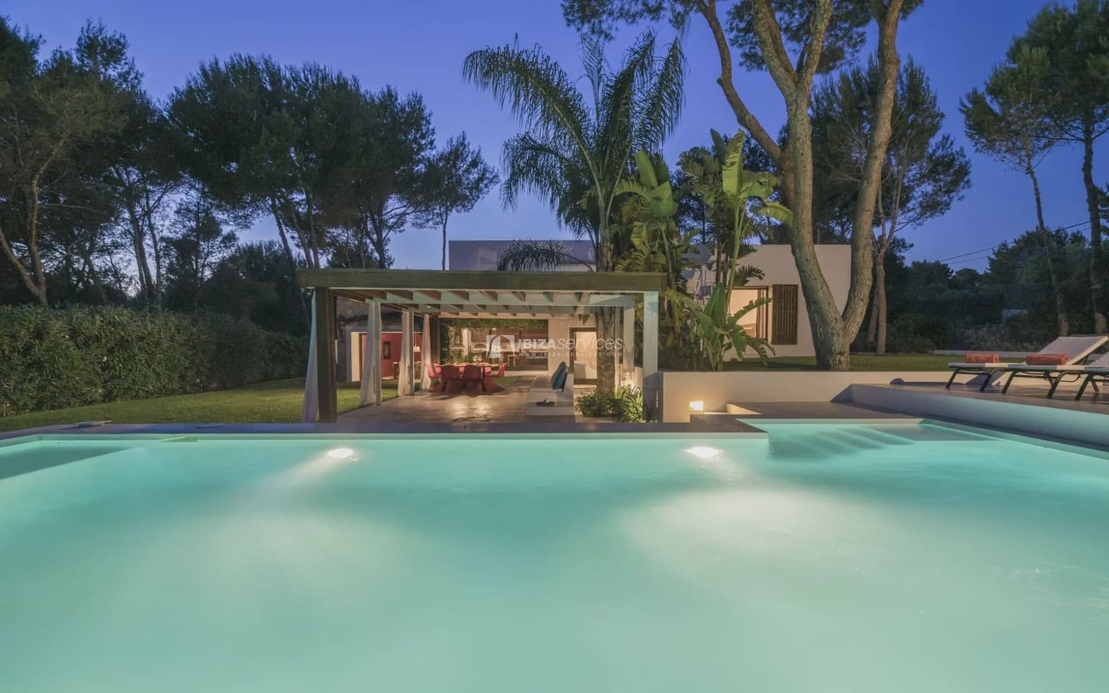   4 soveværelse   ferieVilla i Can Furnet   med   swimmingpool   - € 3.990 (Ref: 8659769)